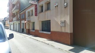 Se vende alquila o traspasa taller de tapiceria .