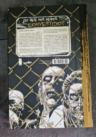 4 comics The Walking Dead