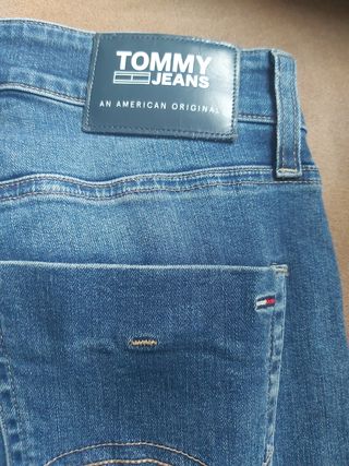 Se vende pantalón vaquero Tommy Jeans