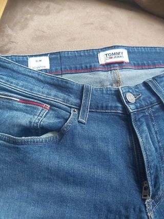 Se vende pantalón vaquero Tommy Jeans