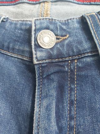 Se vende pantalón vaquero Tommy Jeans