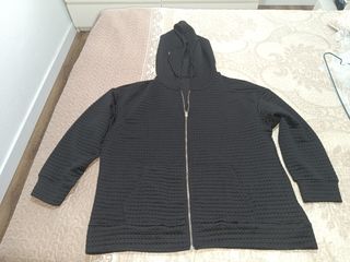 Chaqueta tipo sudadera a estrenar