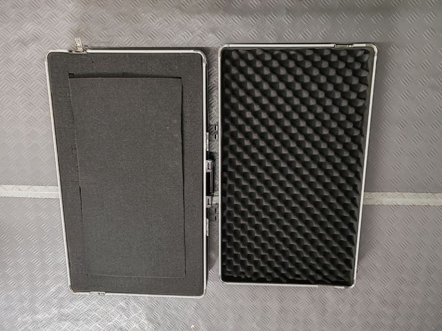 Valigia per DJ, Skelton Pickfoam case