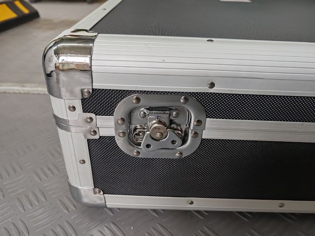 Valigia per DJ, Skelton Pickfoam case