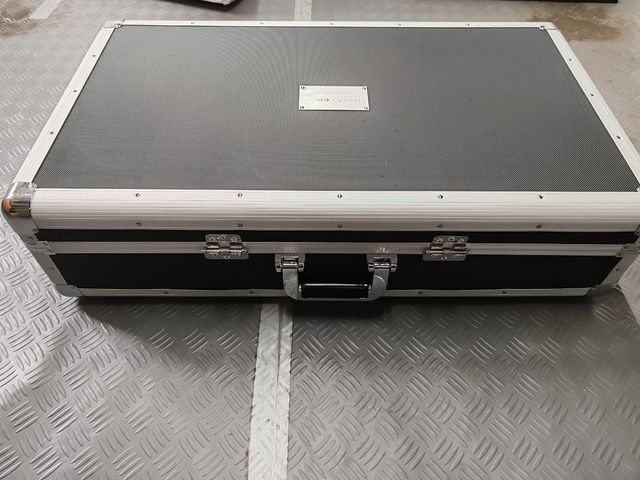 Valigia per DJ, Skelton Pickfoam case