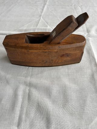 CEPILLO CARPINTERO CON BASE DE BRONCE.