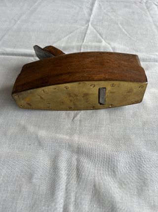 CEPILLO CARPINTERO CON BASE DE BRONCE.