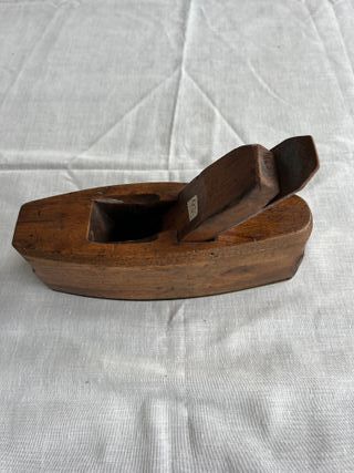 CEPILLO CARPINTERO CON BASE DE BRONCE.