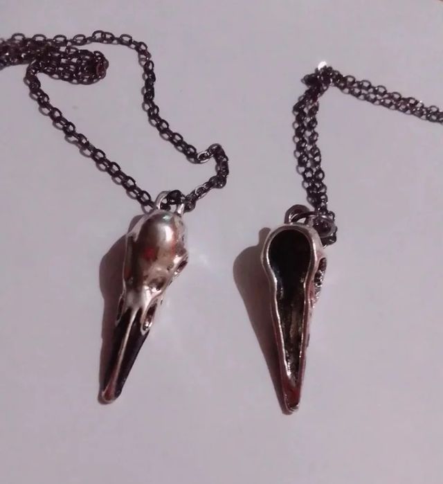 Colgante cabeza de cuervo amuleto