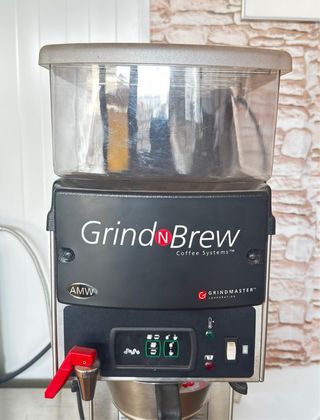 Cafetera filtro  Grindmaster molinillo integrado