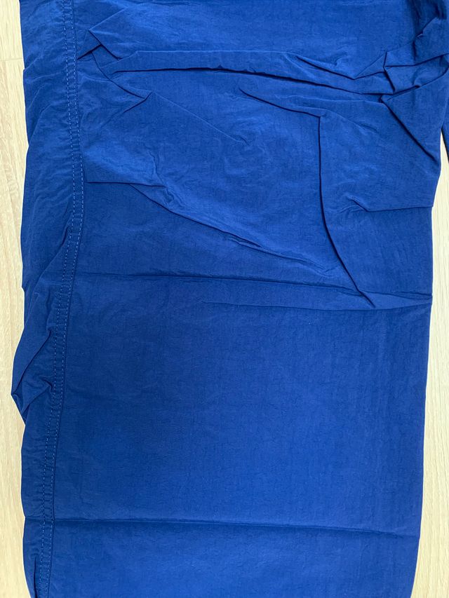 Parachute Bershka cargo azul marino (T. L)