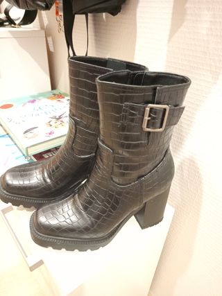 Botines negros núm 36 