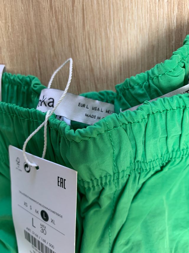 Parachute cargo Bershka verde (T. L)