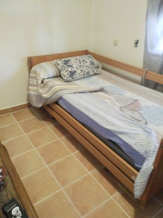 Cama articulada para enfermos
