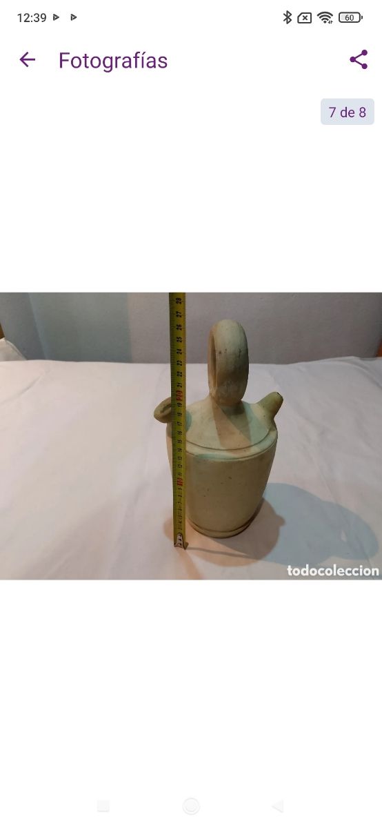 Muy antiguo botijo de barro o terracota