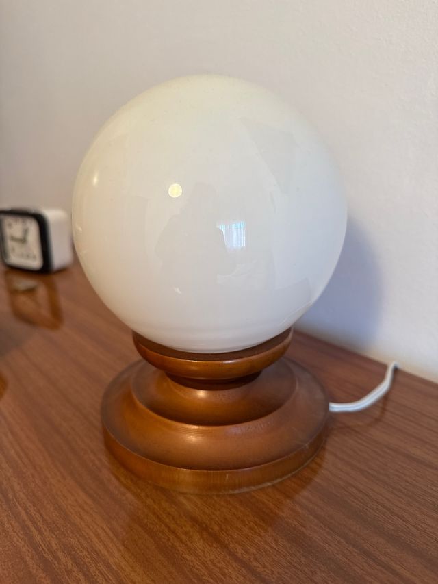 Lampara esfera pequeña de cristal y madera