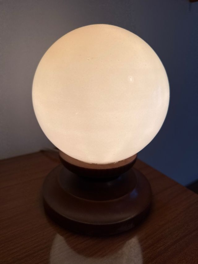 Lampara esfera pequeña de cristal y madera