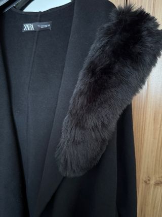 Abrigo negro Zara oversize