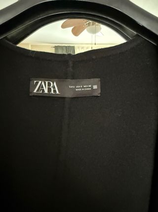 Abrigo negro Zara oversize