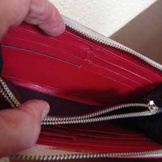 Cartera de piel roja de Purificación García Gar