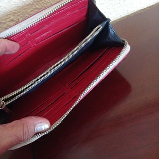 Cartera de piel roja de Purificación García Gar