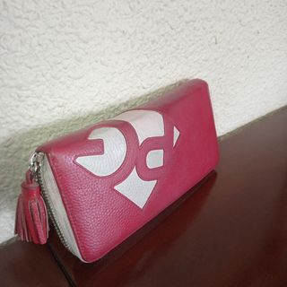 Cartera de piel roja de Purificación García Gar