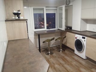 TABURETES (2) DE COCINA EN MIMBRE