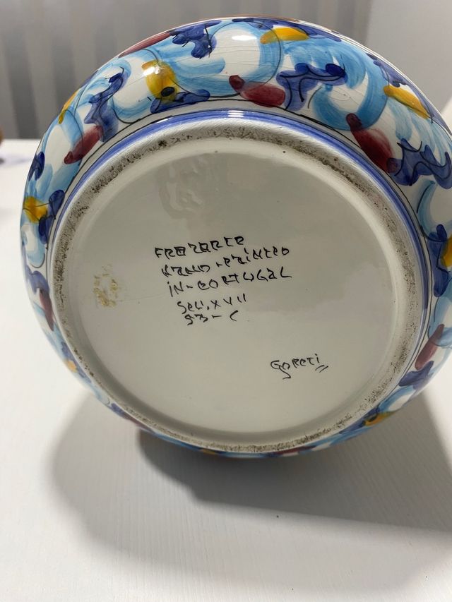 Tibor pintado a mano