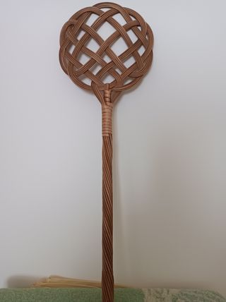 Sacudidor antiguo de colchones y alfombras