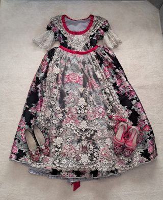 Traje de fallera completo, cuerpo extra y zapatos.