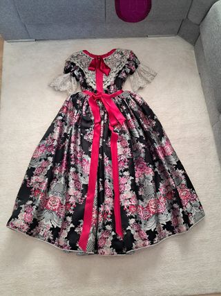 Traje de fallera completo, cuerpo extra y zapatos.
