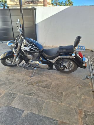 SUZUKI INTRUDER 800