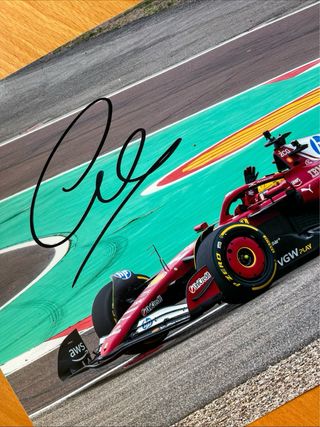 Lewis Hamilton SF25 Foto Firmata