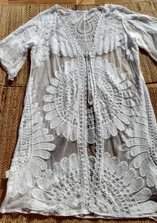 kimono/caftan de tul y bordados blanco