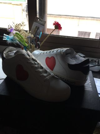 Tenis blancos Love Moschino sin estrenar
