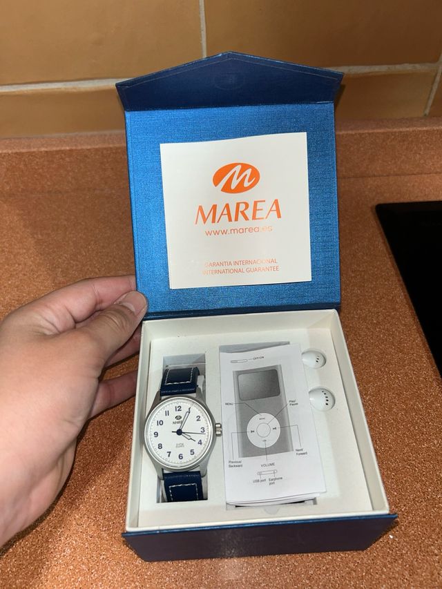 Reloj Marea color azul marino y blanco incluye auriculares