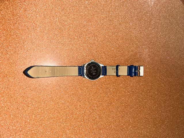 Reloj Marea color azul marino y blanco incluye auriculares