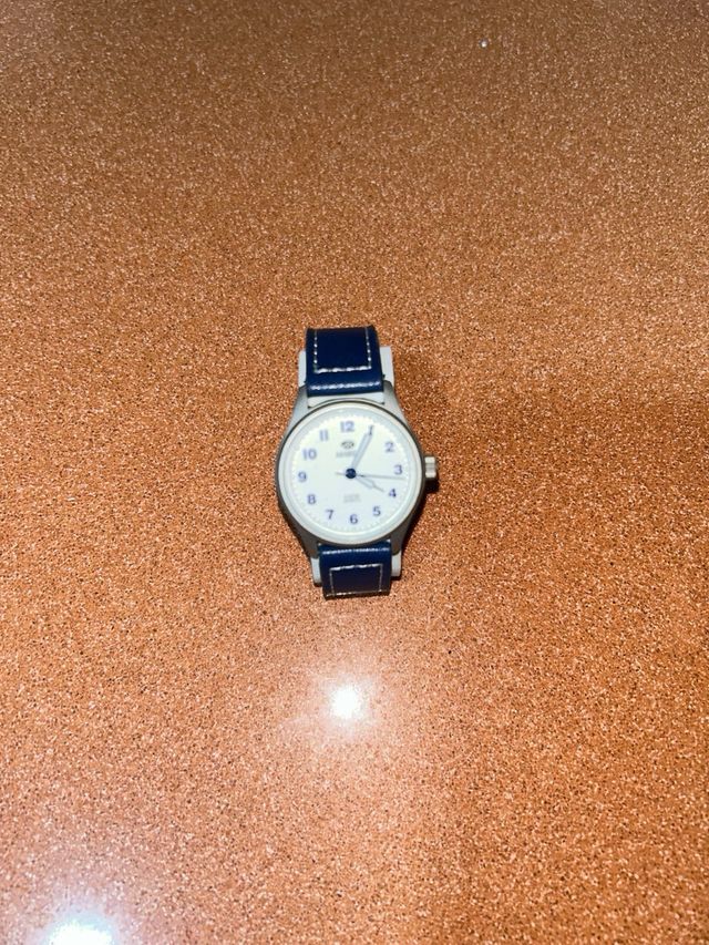 Reloj Marea color azul marino y blanco incluye auriculares