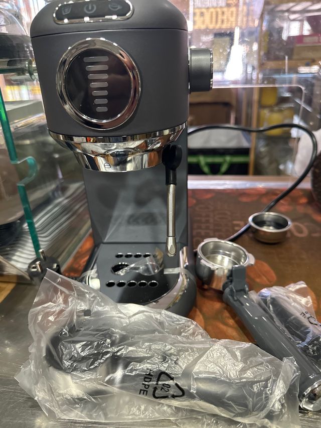 Maquina para cafe con deposito de agua