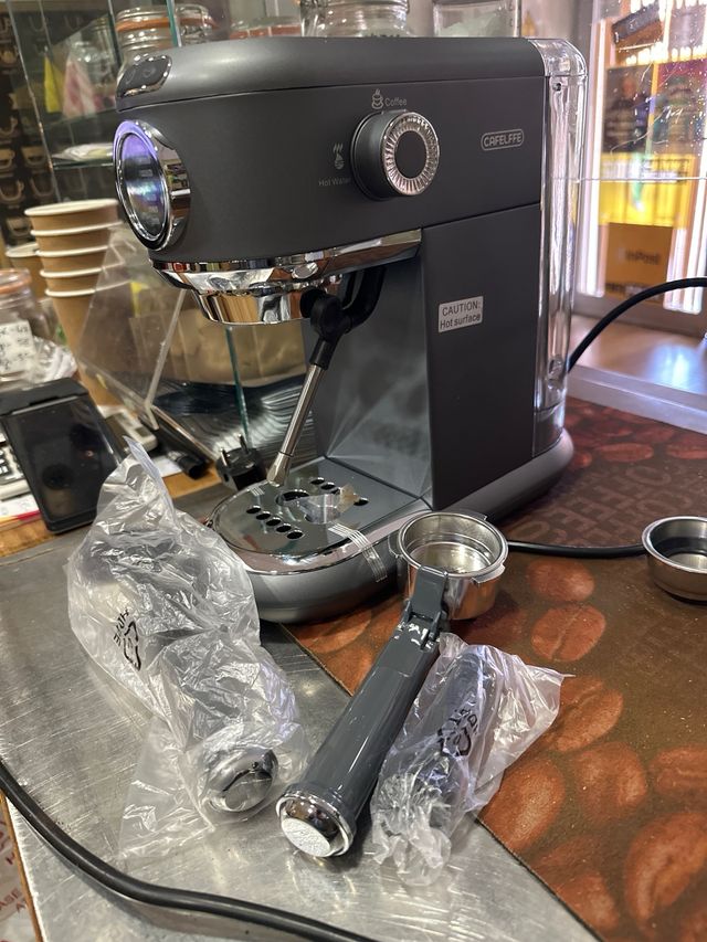 Maquina para cafe con deposito de agua