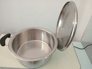 ,.OLLA AMC DIAMT. 28 CM. ALTA 12 CM. CABEN 5 LITRO