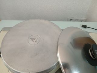 ,.OLLA AMC DIAMT. 28 CM. ALTA 12 CM. CABEN 5 LITRO