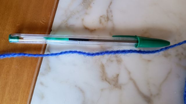 4 ovillos lana media Katia azul eléctric