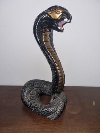 Scultura Gesso Raffigurante un Cobra