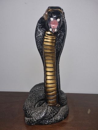 Scultura Gesso Raffigurante un Cobra