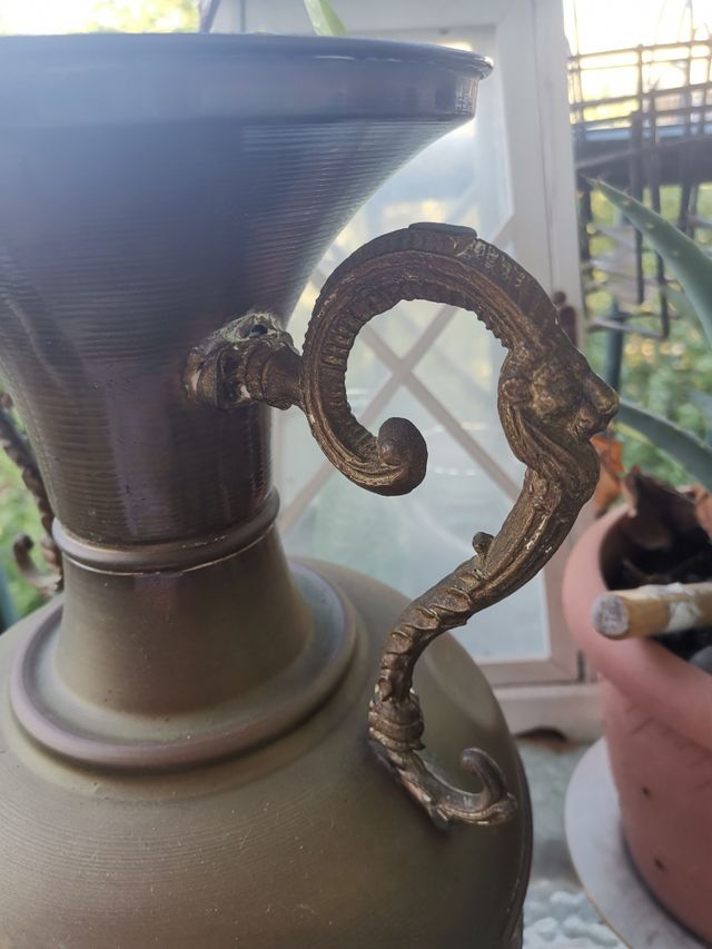 Florero de cobre antiguo