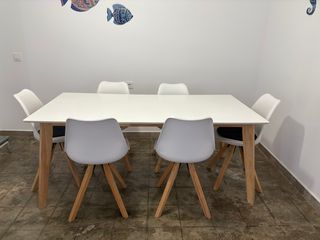 Mesa y sillas nordico. vendo en la zona de almeria