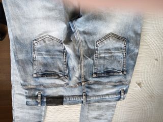 Pantalón vaquero chico.