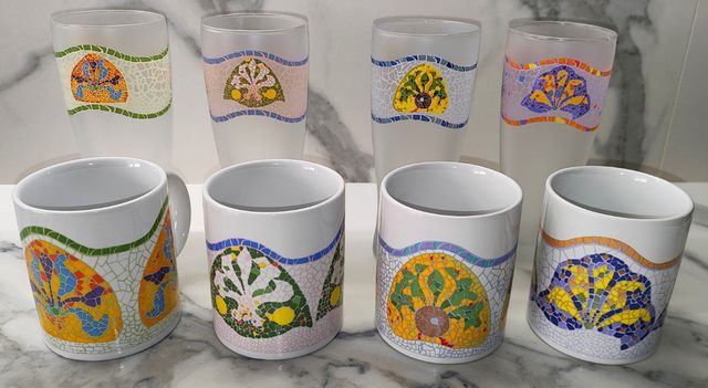 Jgo. 4 vasos y 4 tazas de Gaudí