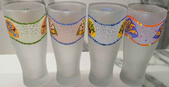 Jgo. 4 vasos y 4 tazas de Gaudí